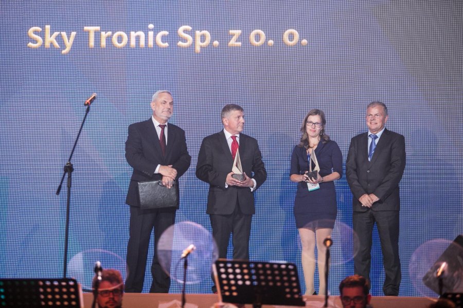 Sky Tronic odbiera nagrodę gospodarczą w kategorii Startup podczas gali Forum Wizja Rozwoju